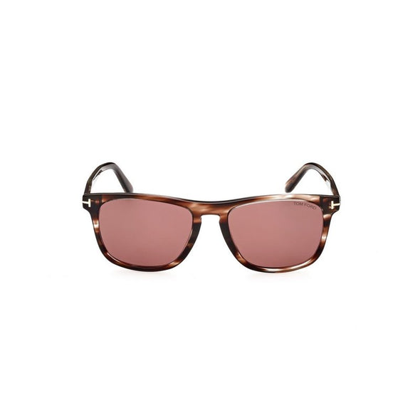 A square acetate frame which comes in a havana colour, lens colour Bordeaux and the metal 'T' temple decoration. Front view.